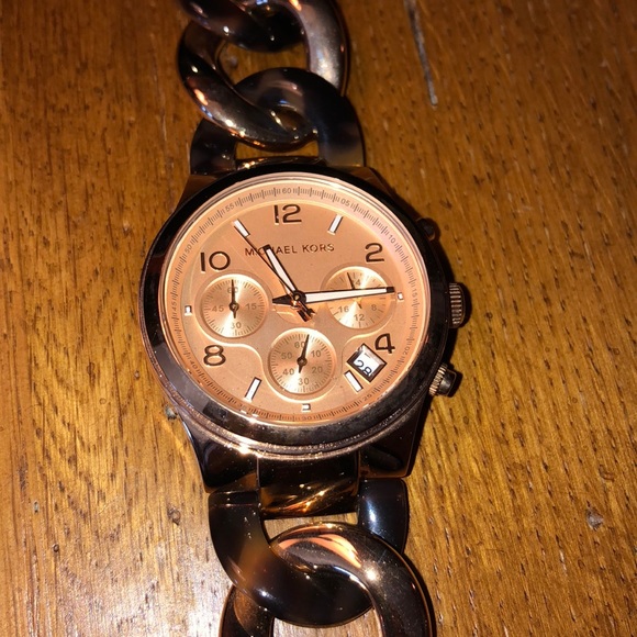 💝Michael Kors Watch 💝MAKE A REASONABLE OFFER - Picture 2 of 4
